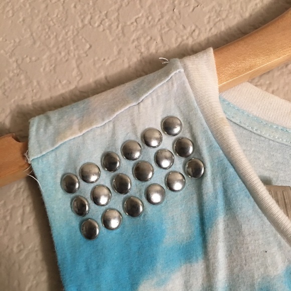 Shirt - Picture 2 of 3